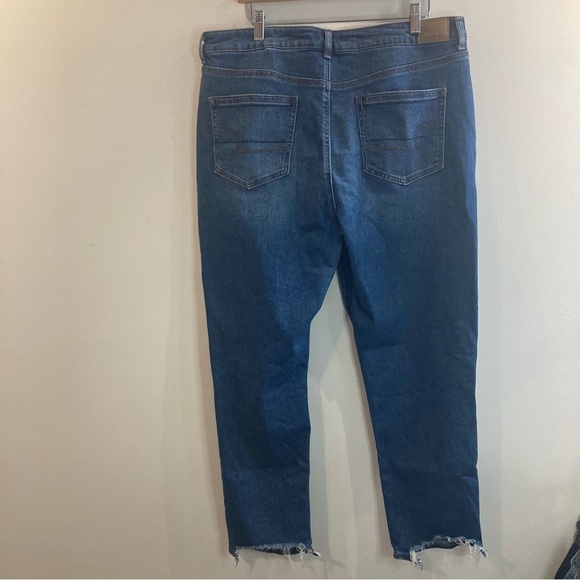 AMERICAN EAGLE Sz 16 Mom Style Busted Knee Dark Wash High Rise Chewed Hem Jeans - Picture 7 of 12